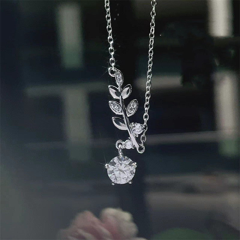 Serenité  White Gold Choker Clavicle Chain Moissanite Diamond Pendant